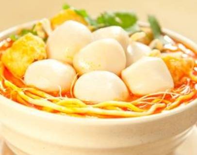 Fishball Laksa Noodle Soup 魚蛋啦沙湯麵